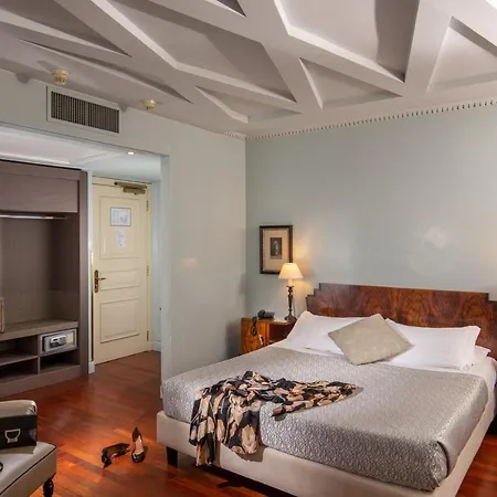 Alexandra Hotel