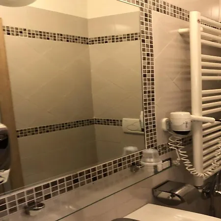 Elide Hotel
