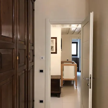 Visconti Apartment. Rome