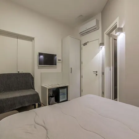 Bed & Breakfast Domus Mazzini 2*