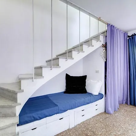 Rhome Leonina Apartment