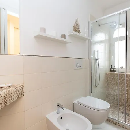 Apartment B & Bea *