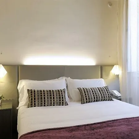 Trevi Palace Luxury מלון 4*