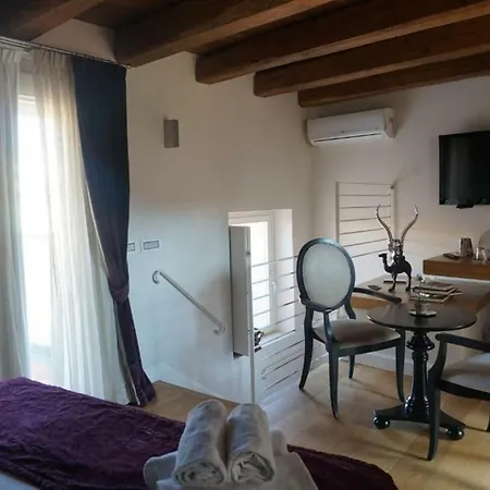 Trevi Palace Luxury מלון 4*