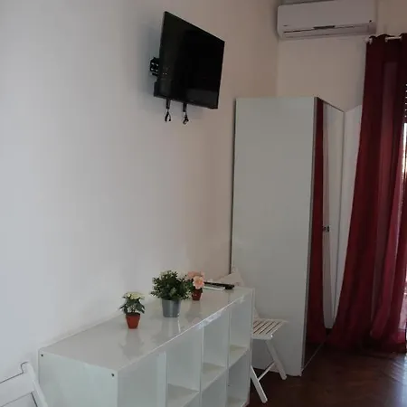 Domus Vatican Holiday's Bed & Breakfast
