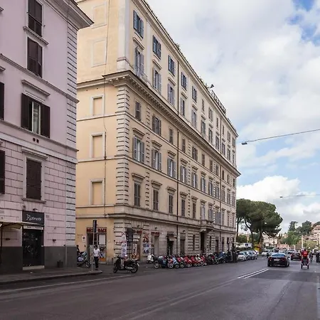 Sweet Colosseo Apartment *