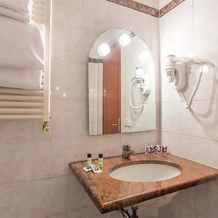 Raeli Luce Hotel