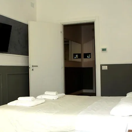 Coolhouse At Colosseo Apartment *