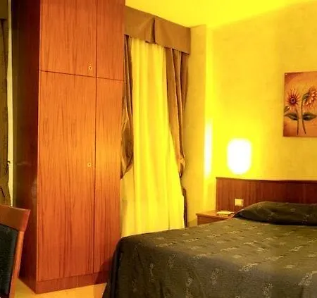 Laura Hotel