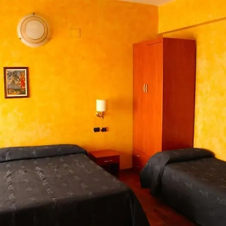 Laura Hotel
