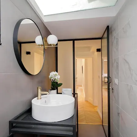 Eve At Trevi Fountain Apartment