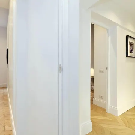 Eve At Trevi Fountain Apartment