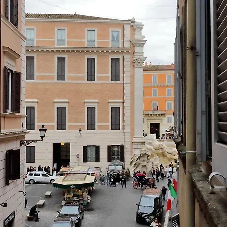 Trevi Halldis Apartament *