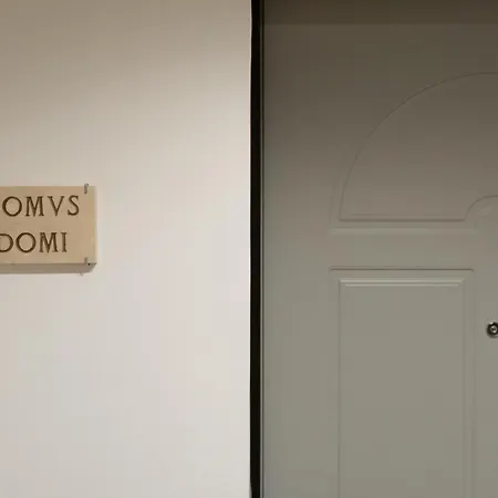Domus Domi Barberini Sq. Apartment *