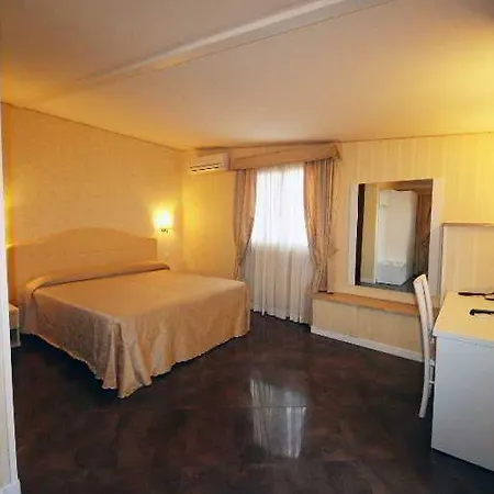 Saturnia Hotel 2*