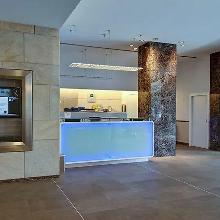 贝斯特韦斯特皇家圣缇纳大酒店 酒店