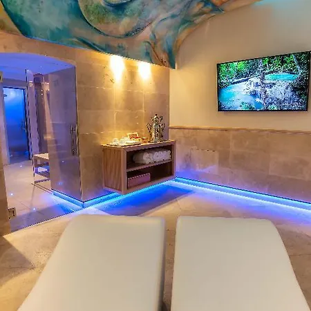 Accademia Hotel 3*