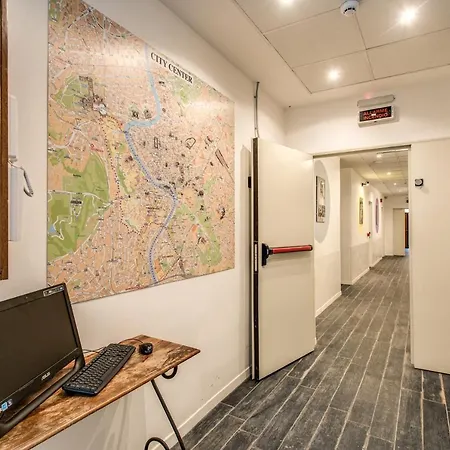 Hostal Trastevere 2 *