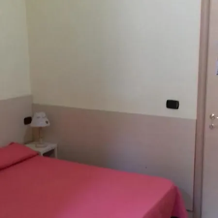Hola Πανσιόν 3*