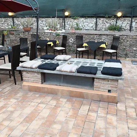 La Terrazza Al Monte Dei Cocci فندق مبيت وإفطار *