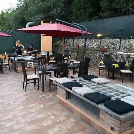 La Terrazza Al Monte Dei Cocci فندق مبيت وإفطار *