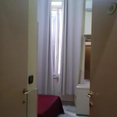 Hola Πανσιόν 3*