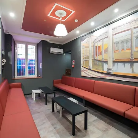 Alessandro Palace & Bar Hostel *