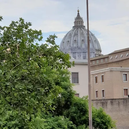 Stefano House Vaticano 招待所 2*