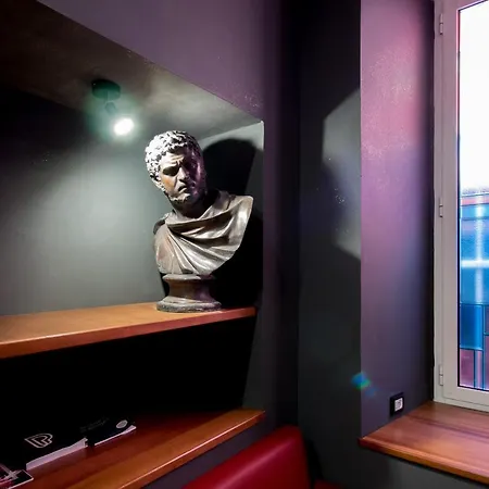 Alessandro Palace & Bar Hostel