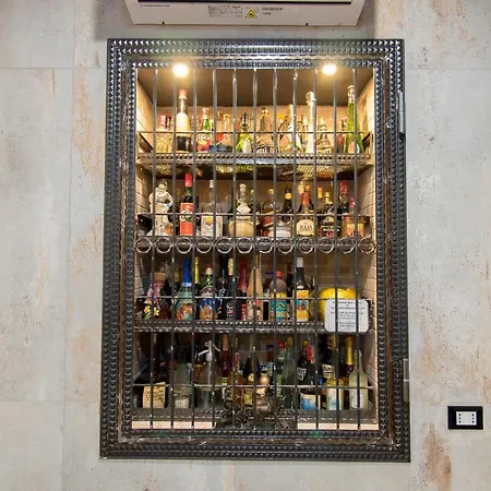 Alessandro Palace & Bar Hostel *
