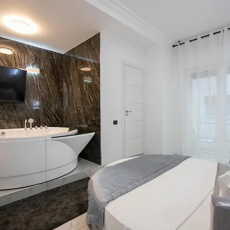 Gregorio Vii Luxury San Damaso Hotel