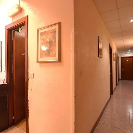 Hotel Capri 2*