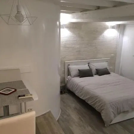Enchanting In Trastevere Apartment *