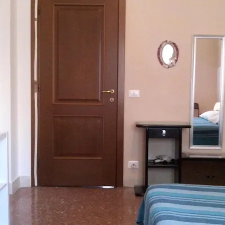 Affittacamere , Near Trastevere Station Guest house *