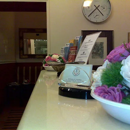 Everest Hotel