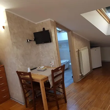 Aurelia Garden Gold Bed & Breakfast 2*
