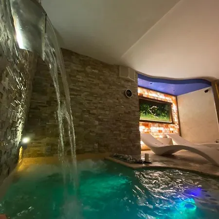 Aurelia Garden Gold Bed & Breakfast