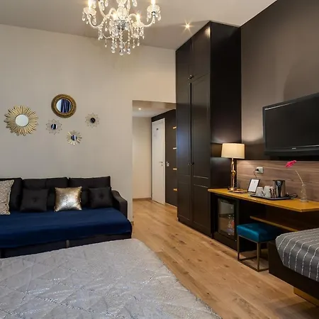 Flat 285 La