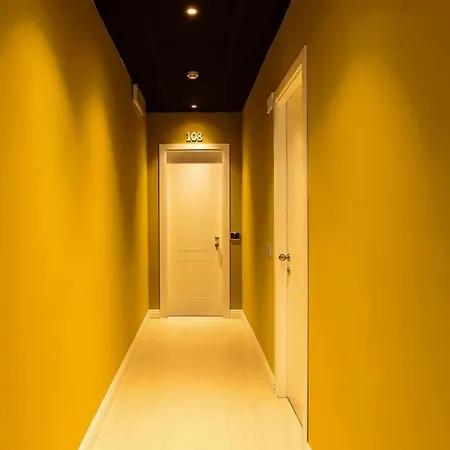 Hotel Bloom 3*
