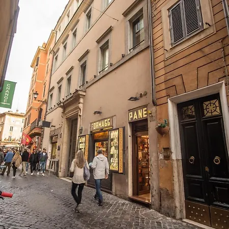 Italianflat- Fontana Di Trevi Апартаменты *