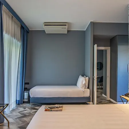 Bloom Hotel 3*