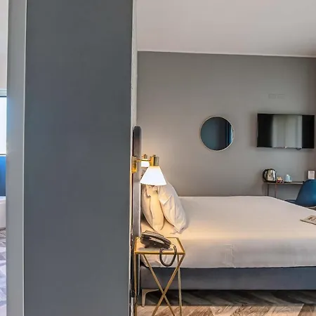 Hotel Bloom 3*