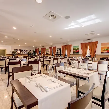 Regal Park Hotel