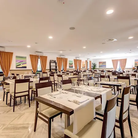 Regal Park 4*