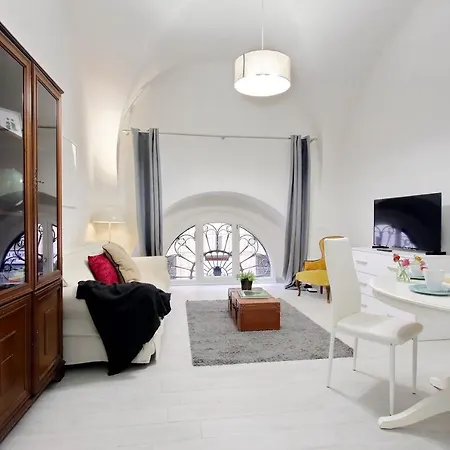 Ponte Cavour Apartment