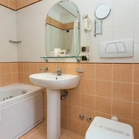 Hotel Astoria Garden 3*