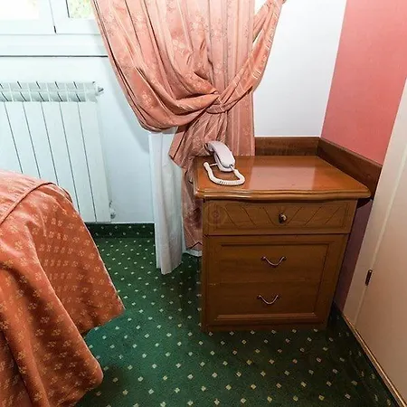 Hotel Astoria Garden 3*