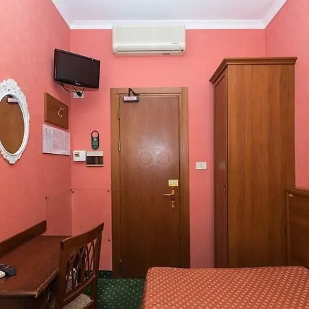 Astoria Garden Hotel 3*