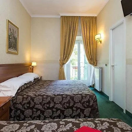 Hotel Astoria Garden 3*