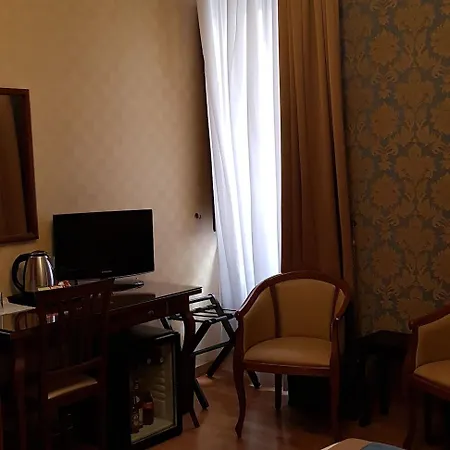 Piazza Di Spagna Отель 3*